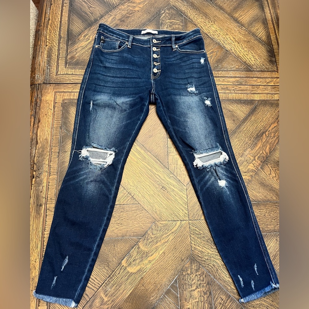 Women’s KanCan Skinny Frayed Hem Destructed Jeans Size 30